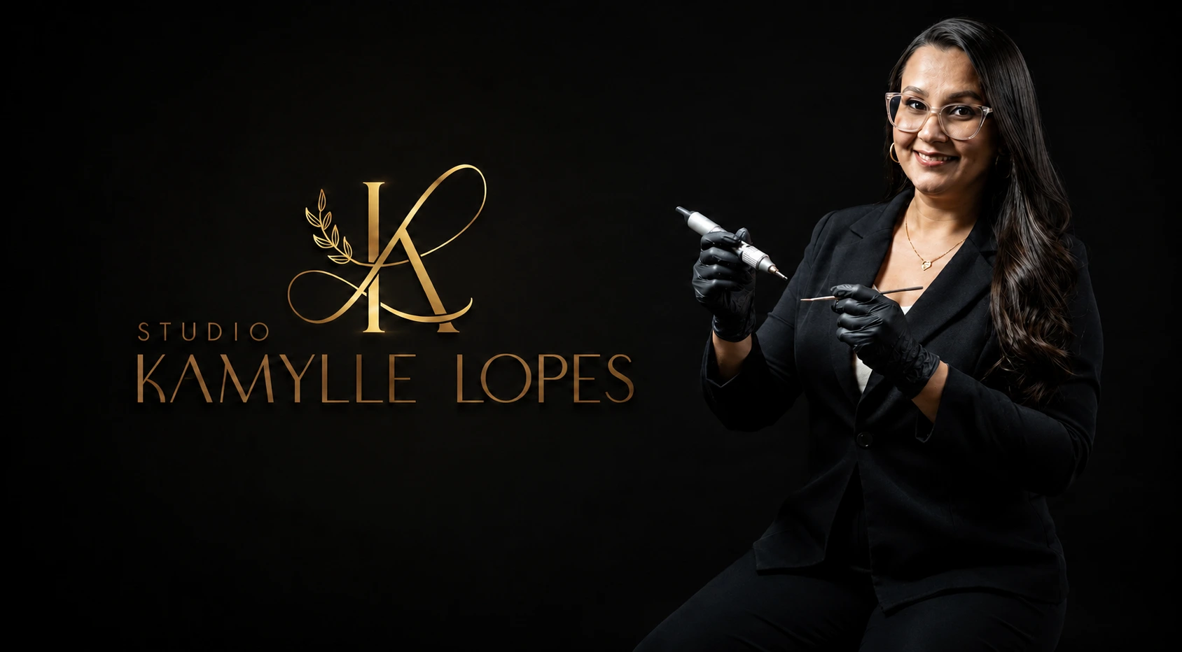Studio Kamylle Lopes: monograma K dourado e foto original da Kamylle